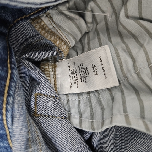 CAbi Hi Lo Crop Jeans - Picture 4 of 6